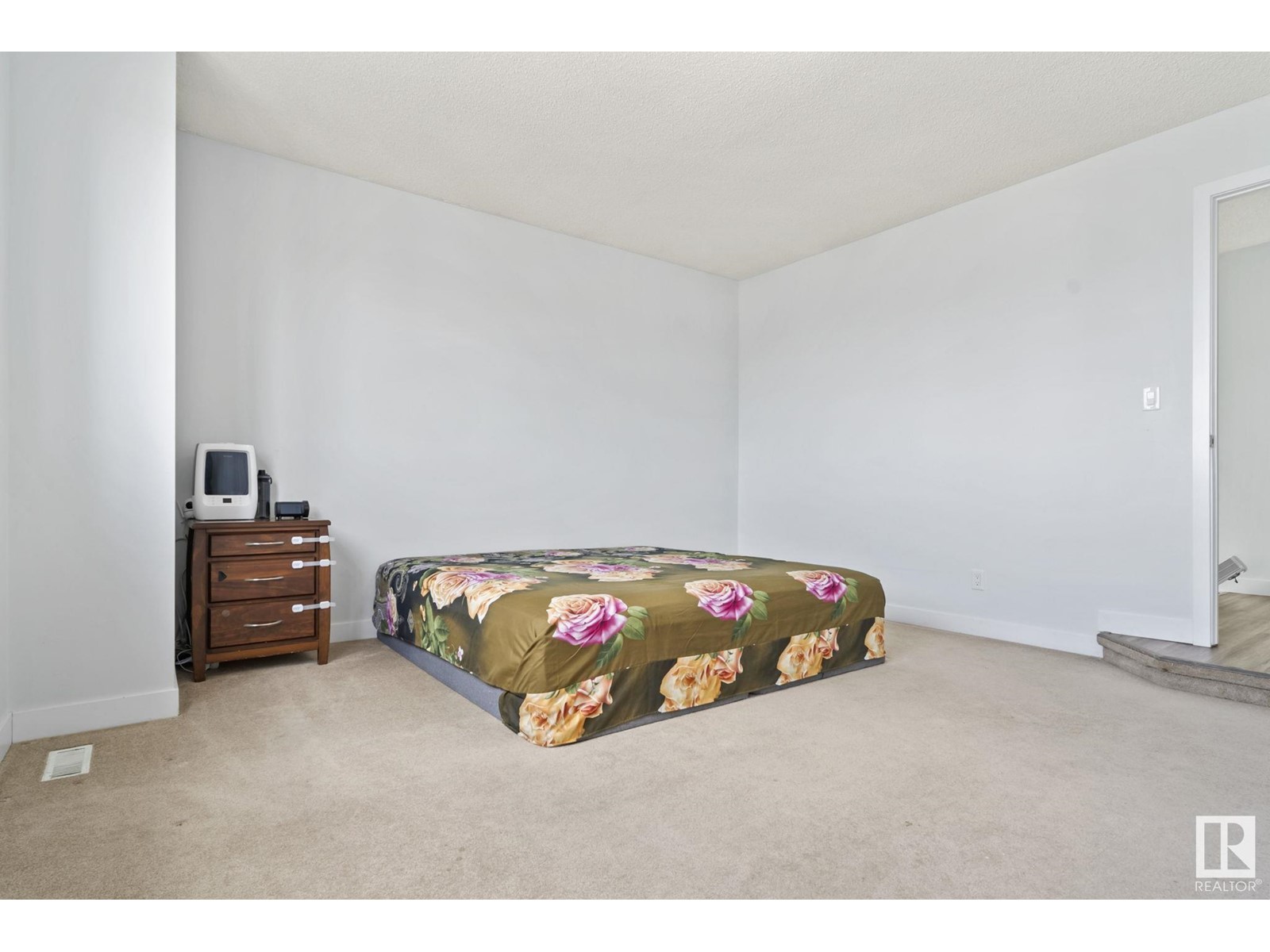 3235 28 AV NW, Edmonton