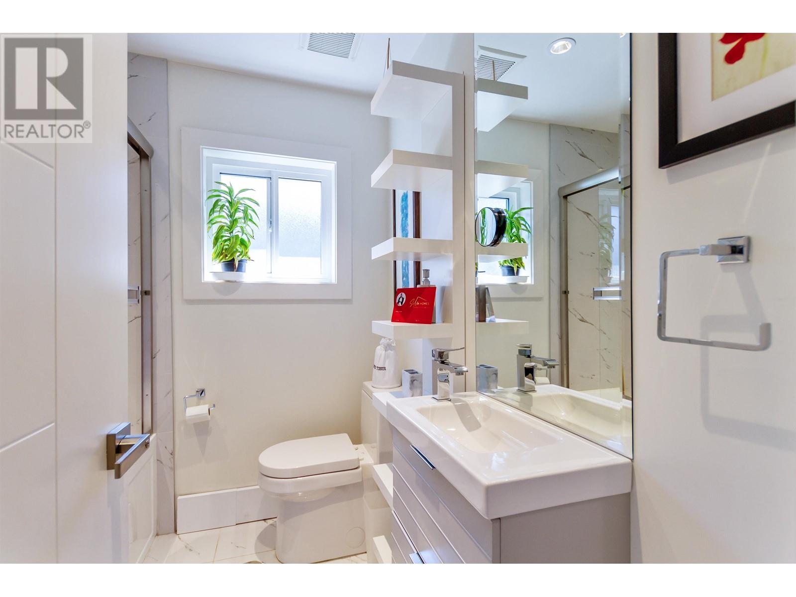 384 E 4TH STREET, North Vancouver