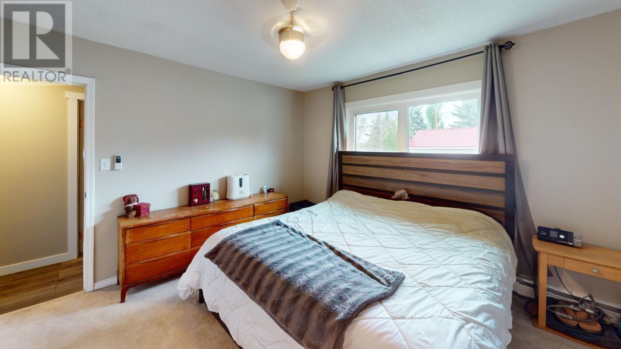 Photo 10 of 9308 112 Avenue, Fort St John BC