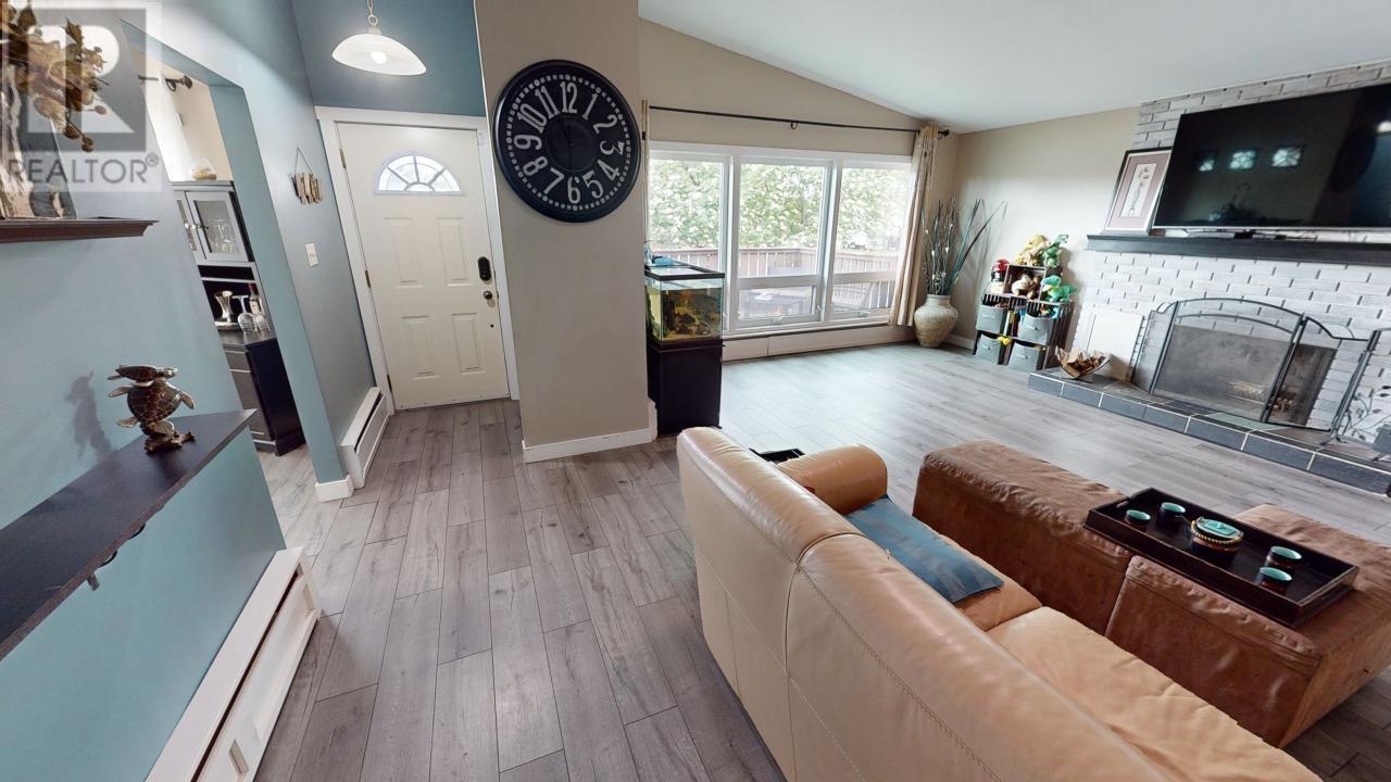 Photo 8 of 9308 112 Avenue, Fort St John BC
