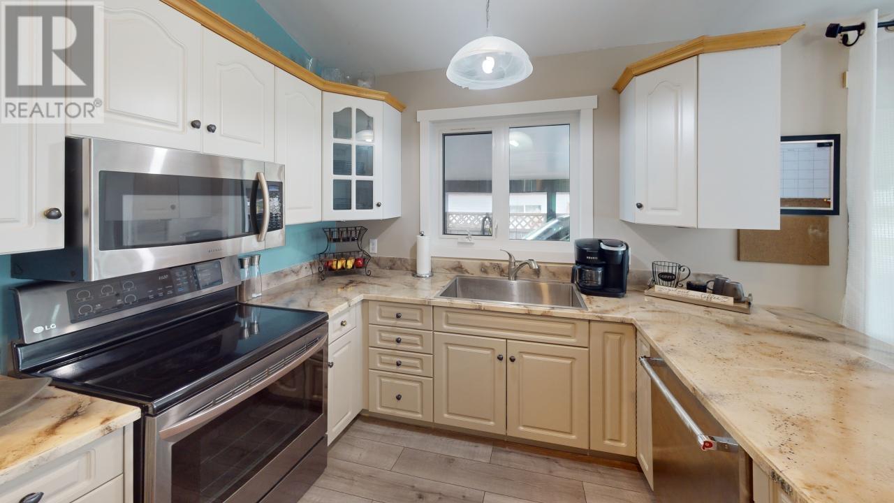 Photo 9 of 9308 112 Avenue, Fort St John BC