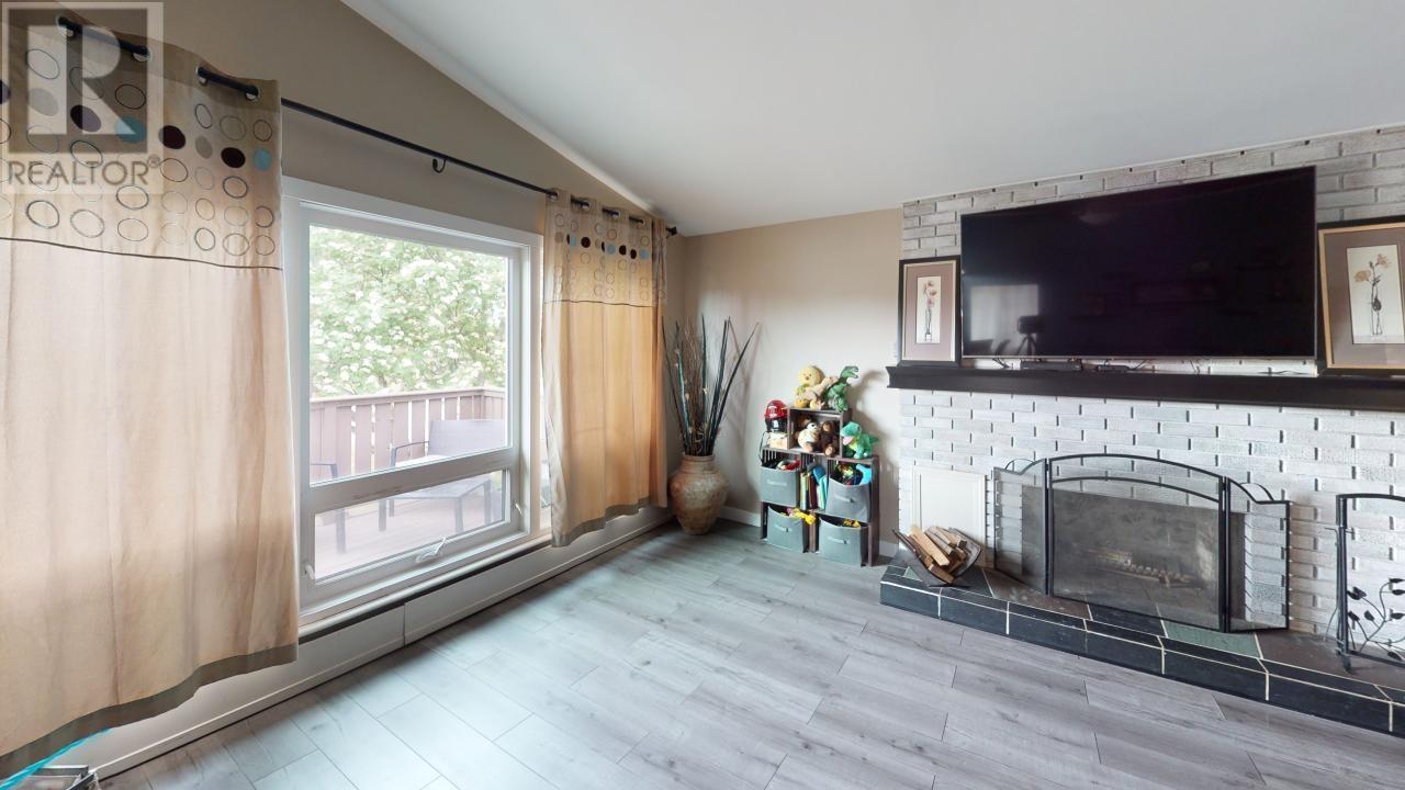 Photo 7 of 9308 112 Avenue, Fort St John BC