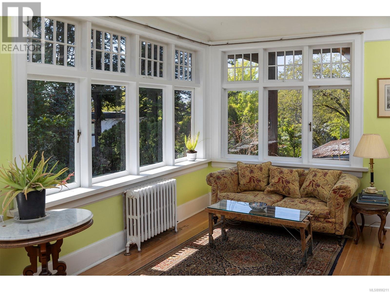  934 A Foul Bay Road, Oak Bay