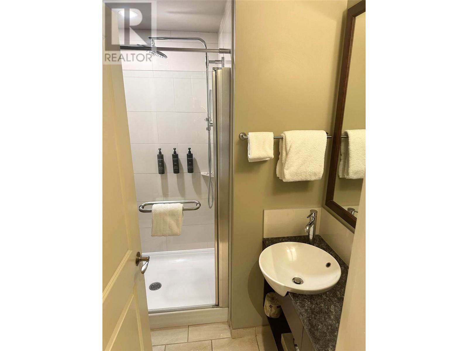 231 13011 Lakeshore Drive, Summerland