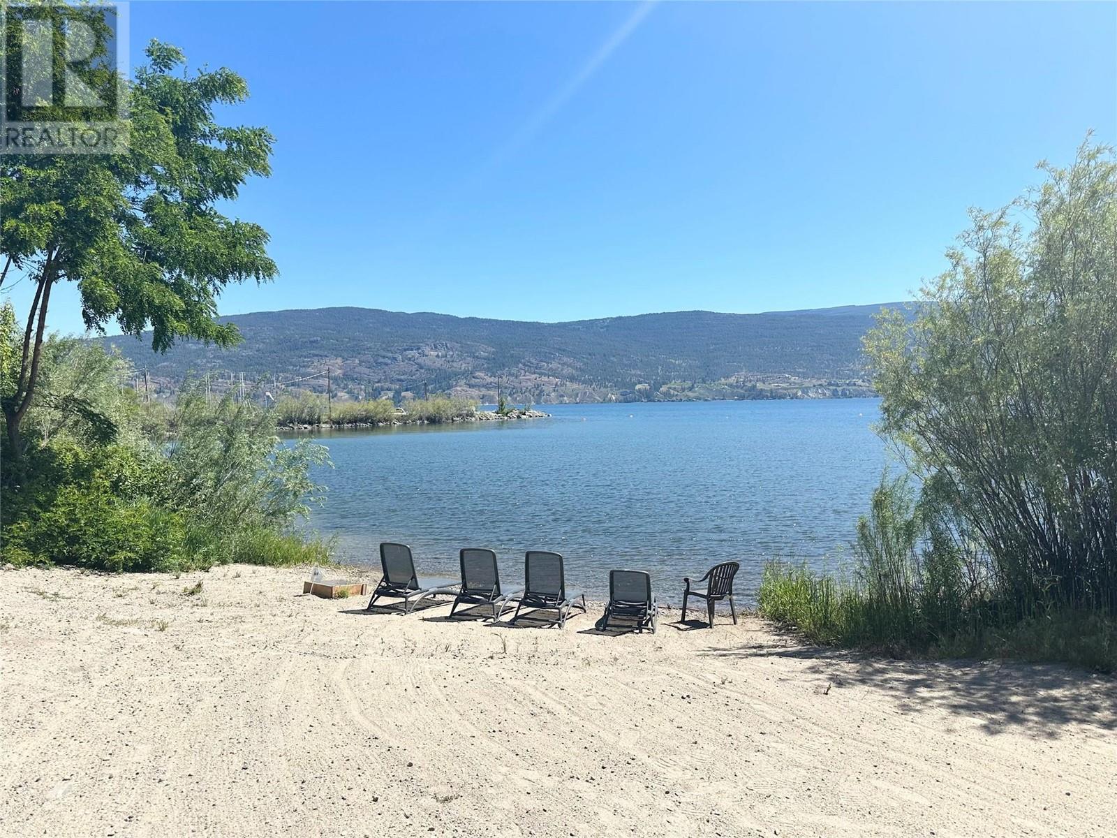 231 13011 Lakeshore Drive, Summerland