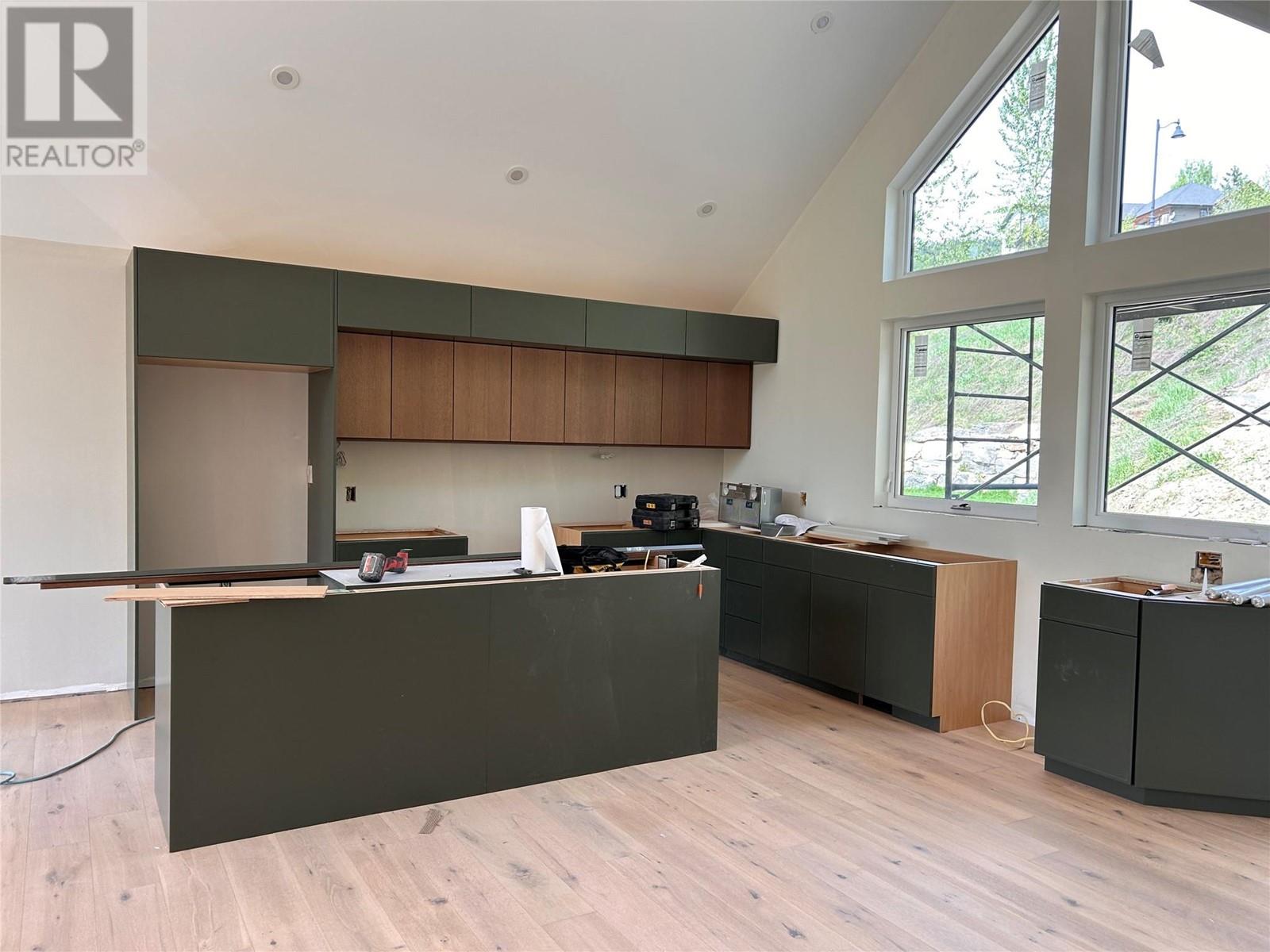 798 White Tail Drive, Rossland