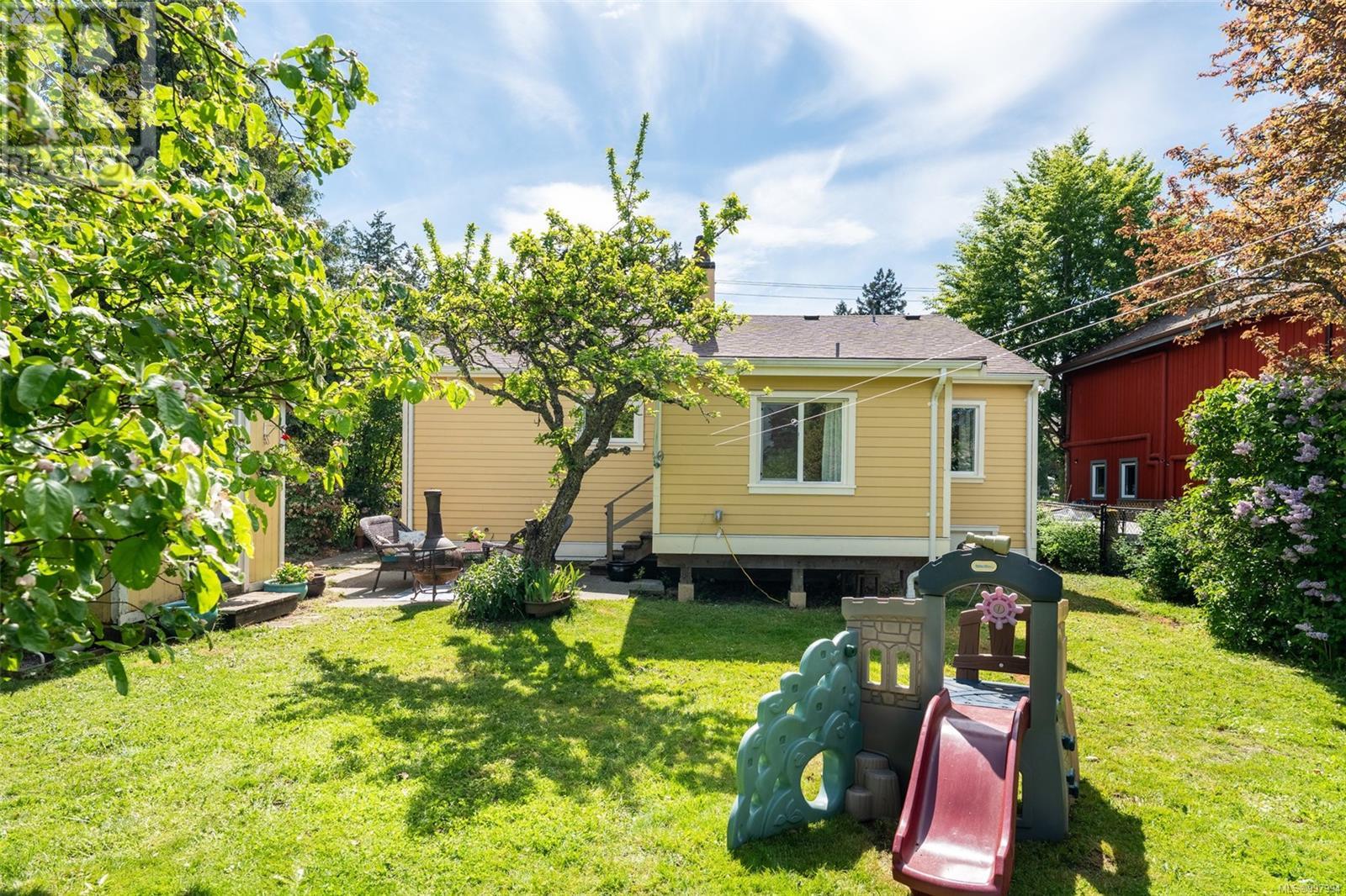  710 Cowper Street, Saanich
