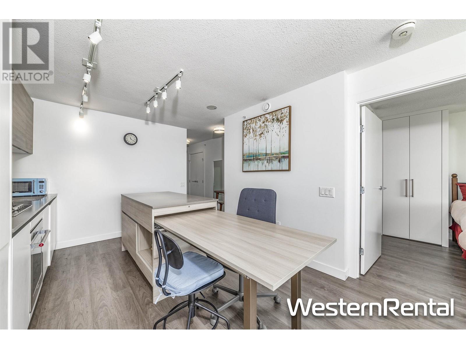 11F 988 QUAYSIDE DRIVE, New Westminster