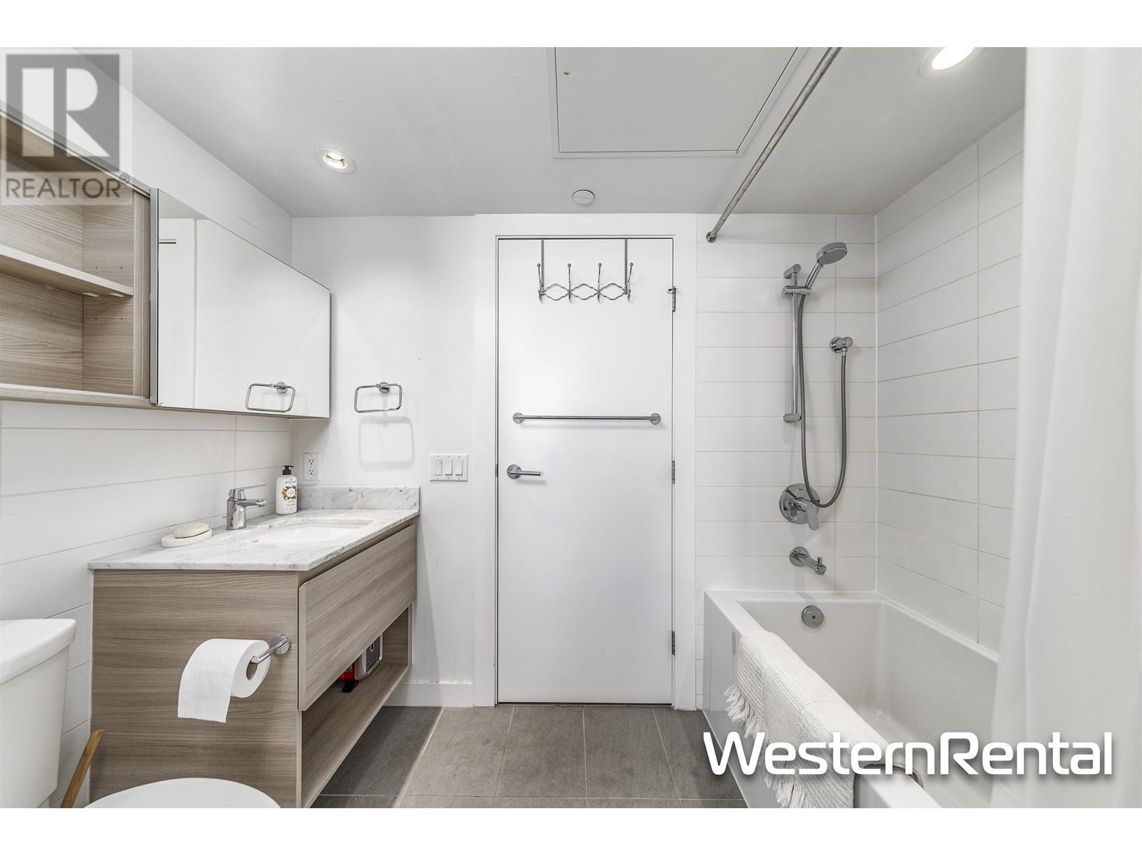 11F 988 QUAYSIDE DRIVE, New Westminster