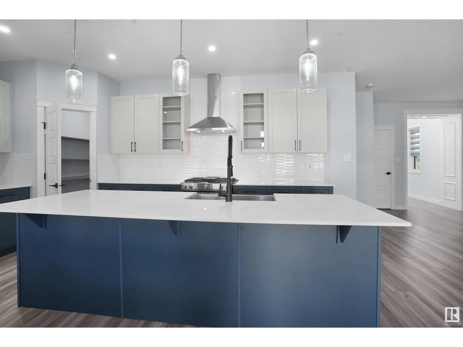 17252 9 AV SW, Edmonton