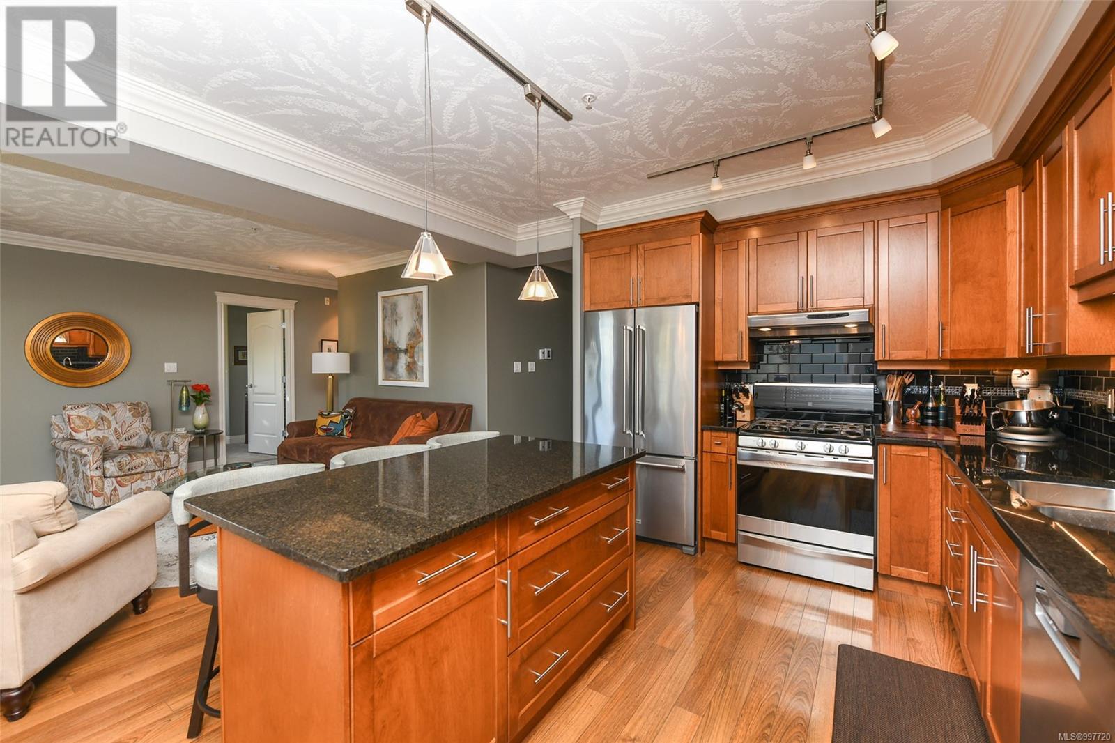 #625 3666 ROYAL VISTA WAY - Image 17