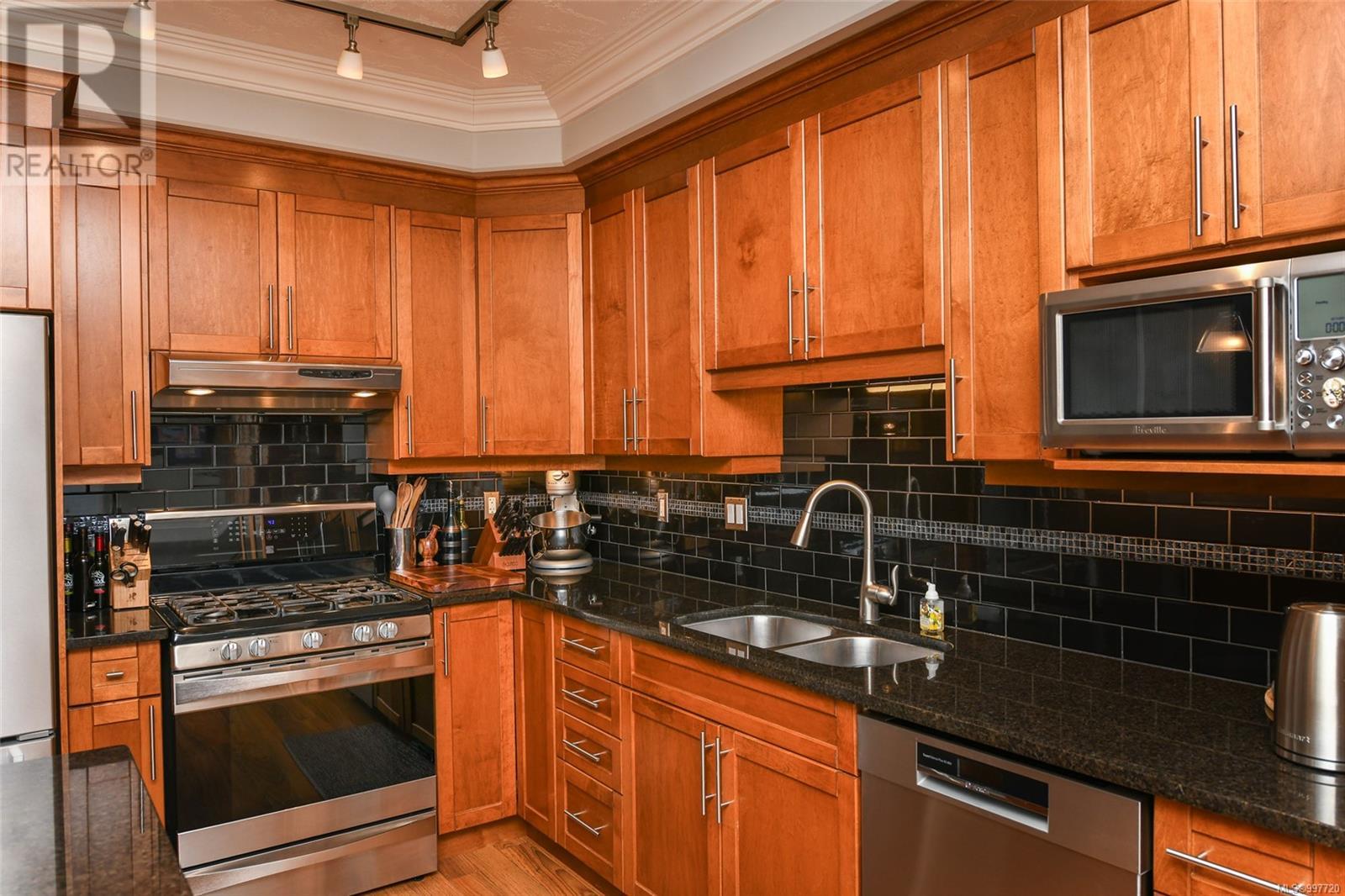 #625 3666 ROYAL VISTA WAY - Image 16