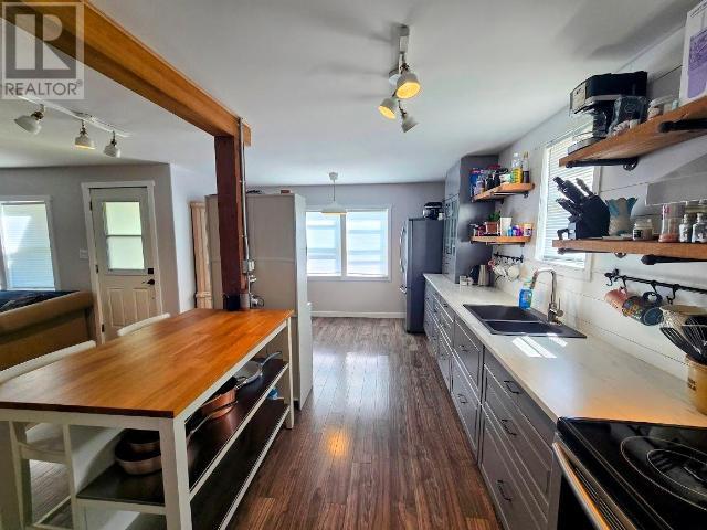 4589 JOYCE AVE, Powell River