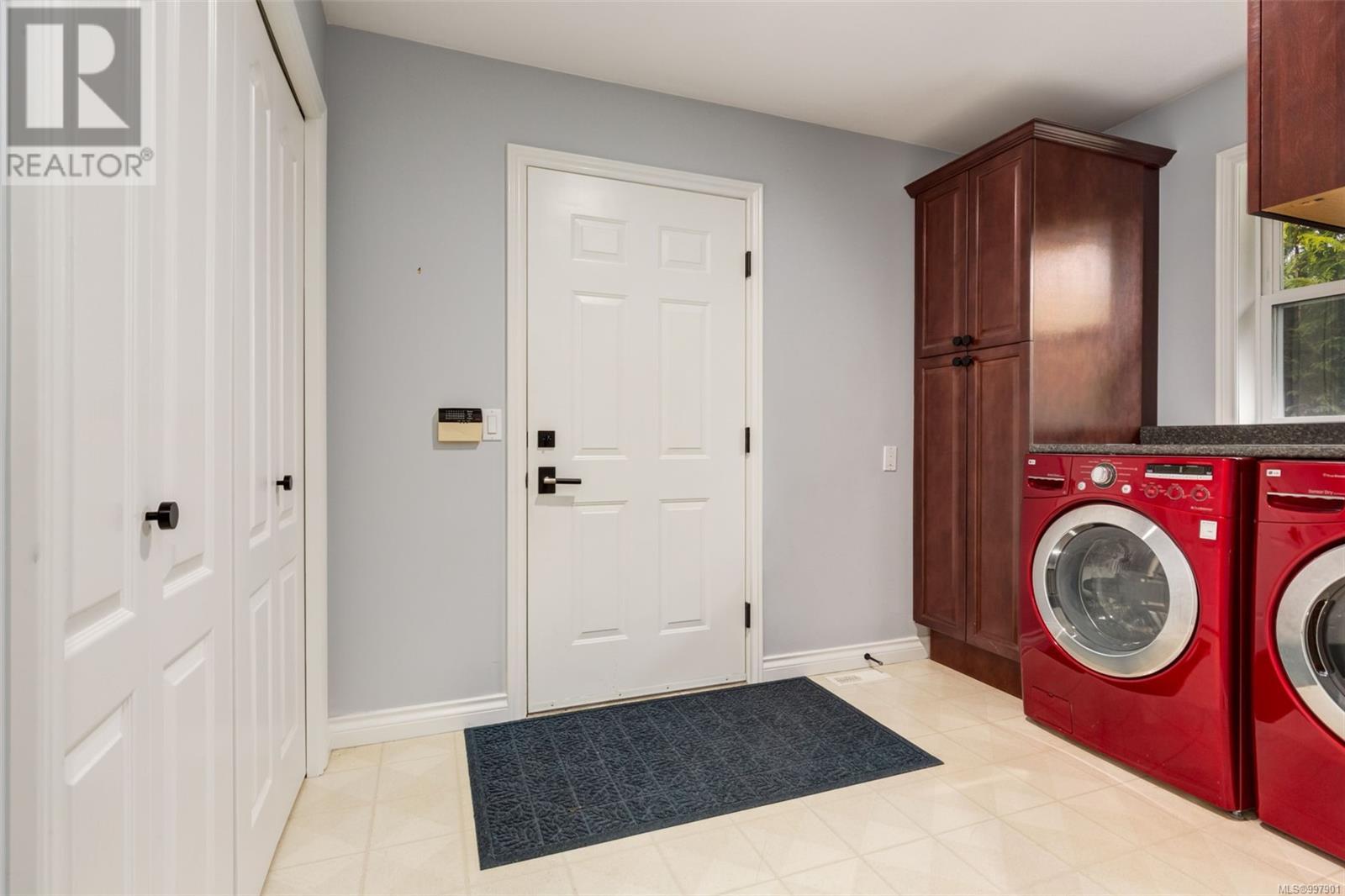 2453 Liggett Rd, Mill Bay