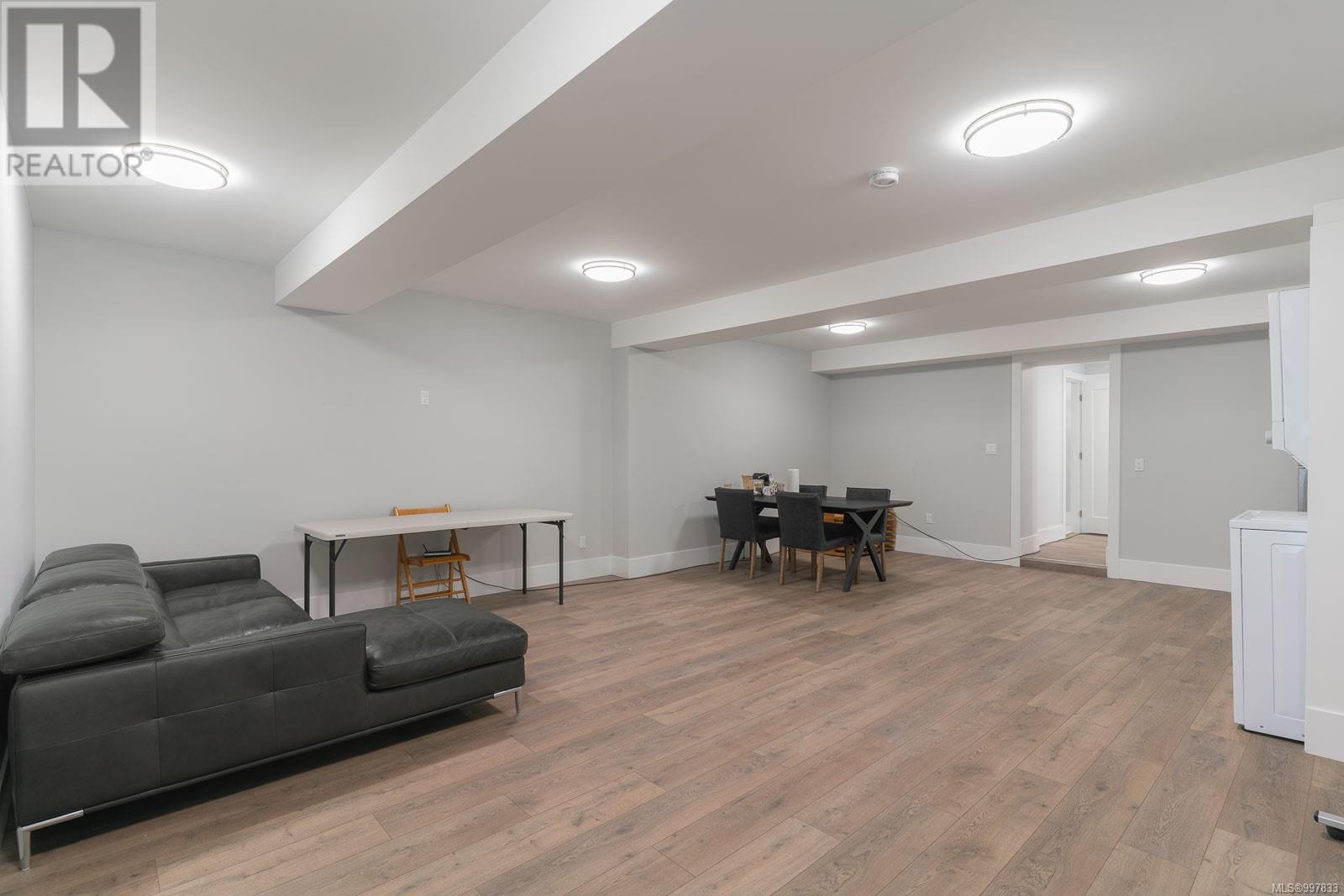 5326 Dewar Rd, Nanaimo