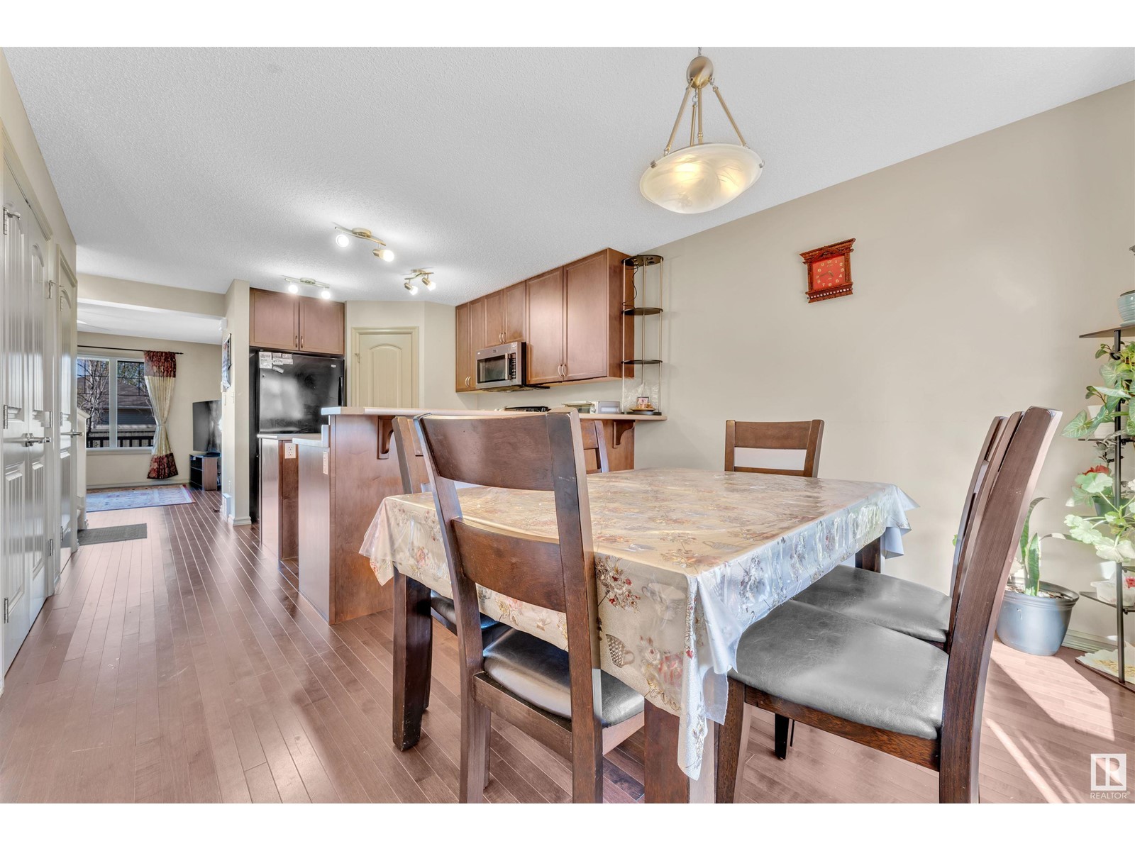 1127 35 AV NW, Edmonton