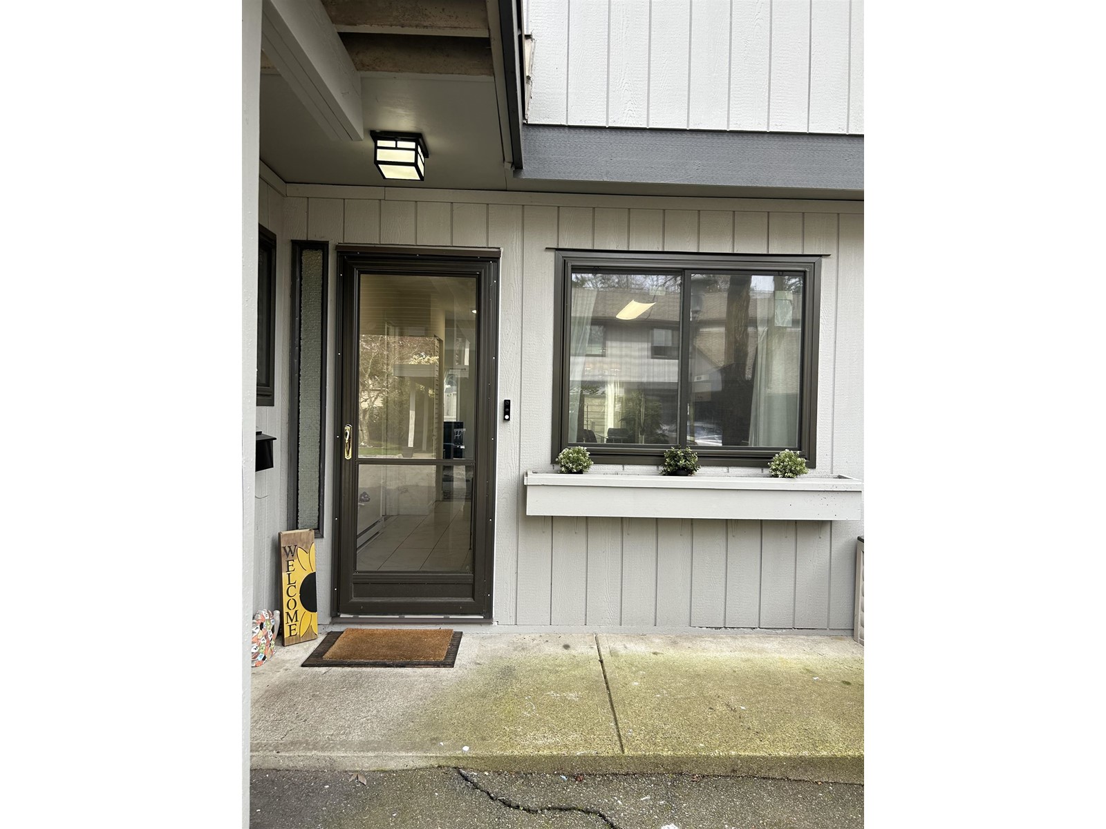 100 6622 BAKER ROAD, Delta