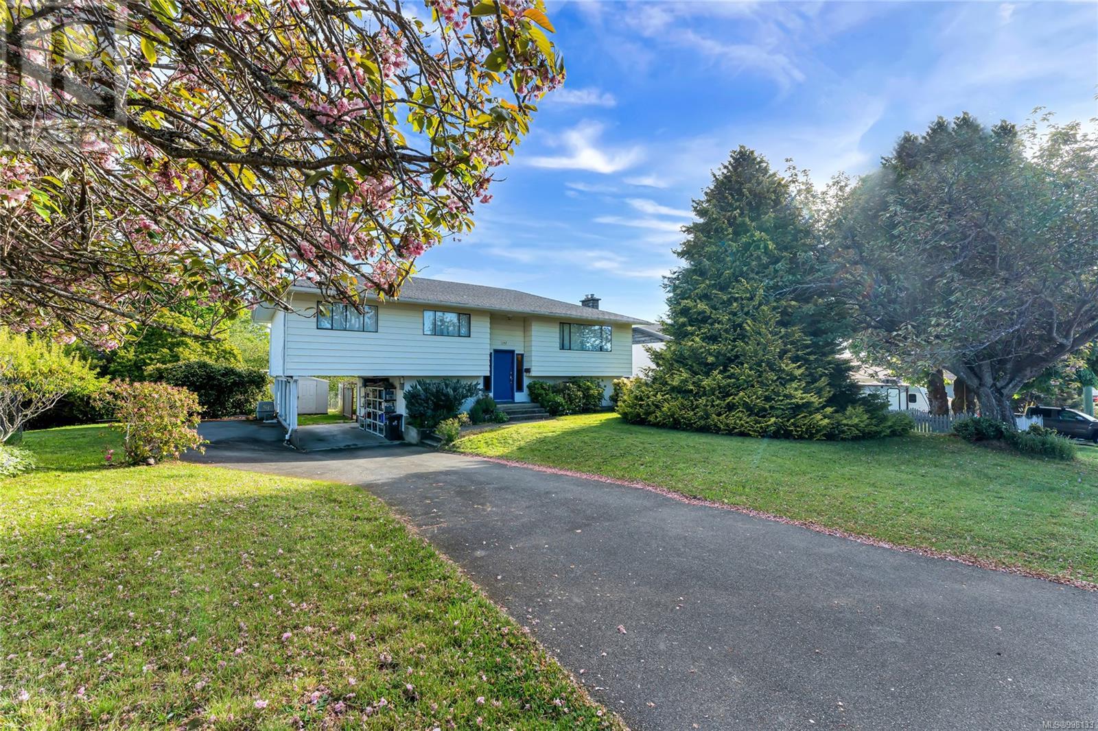 242 Portsmouth Dr, Colwood