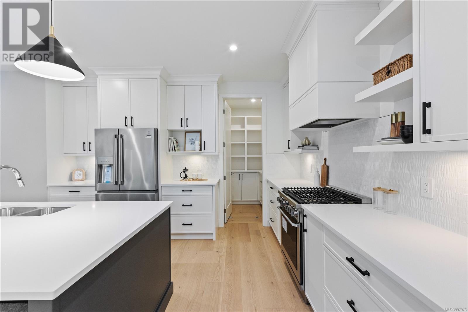 Photo 10 of 220 Kamloops Ave, Saanich BC