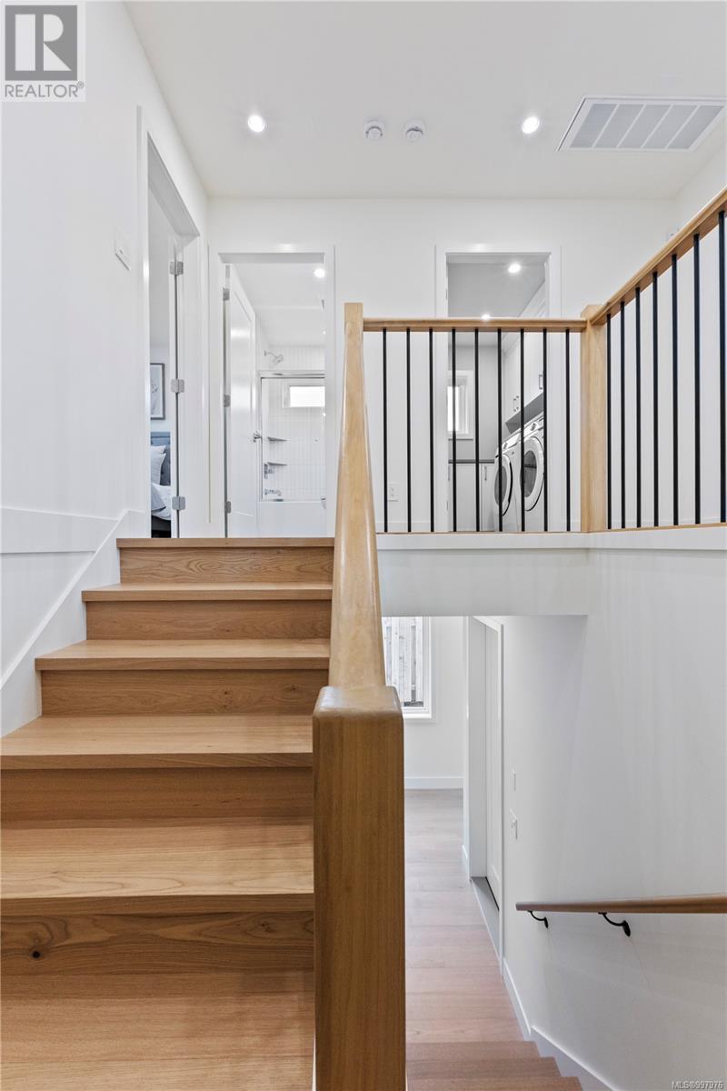 Photo 14 of 220 Kamloops Ave, Saanich BC