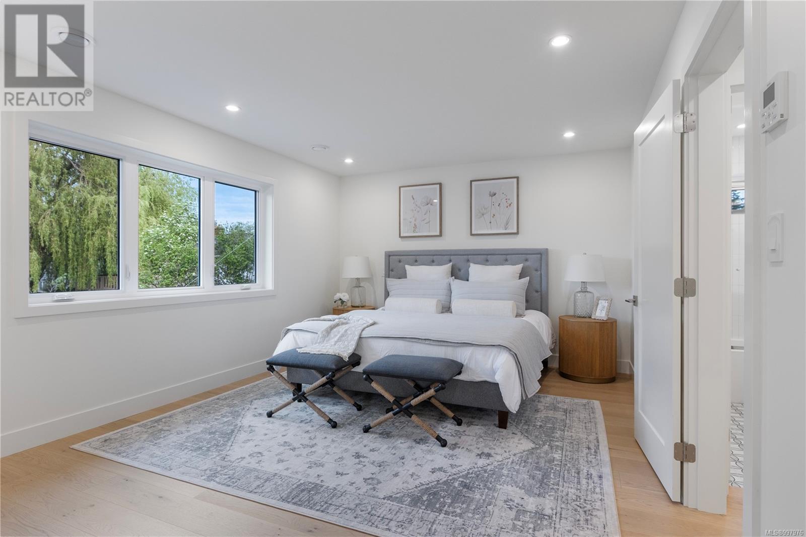 Photo 16 of 220 Kamloops Ave, Saanich BC