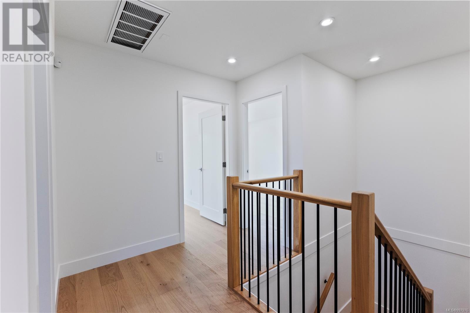 Photo 19 of 220 Kamloops Ave, Saanich BC