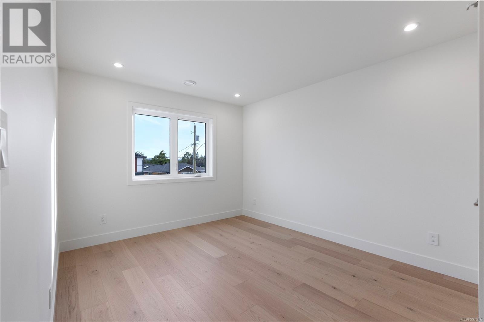 Photo 20 of 220 Kamloops Ave, Saanich BC