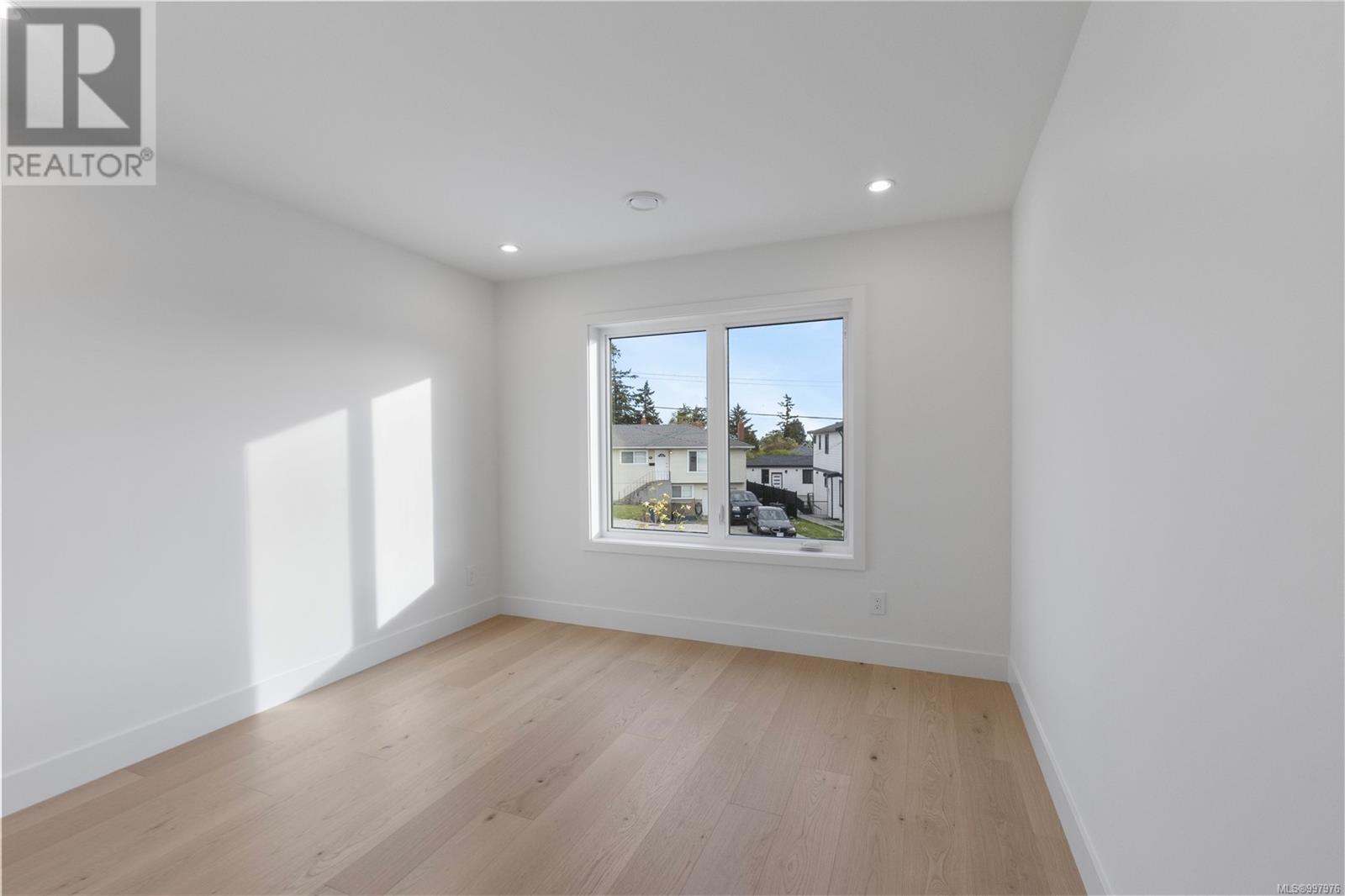 Photo 22 of 220 Kamloops Ave, Saanich BC