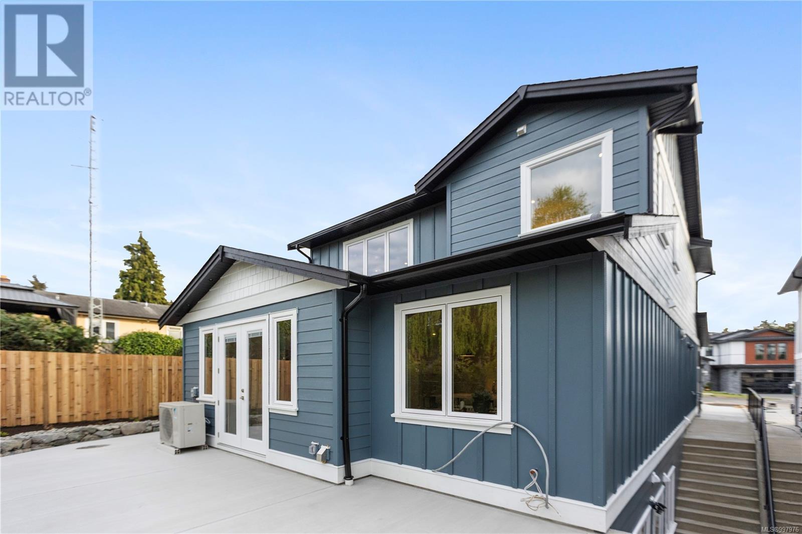 Photo 24 of 220 Kamloops Ave, Saanich BC