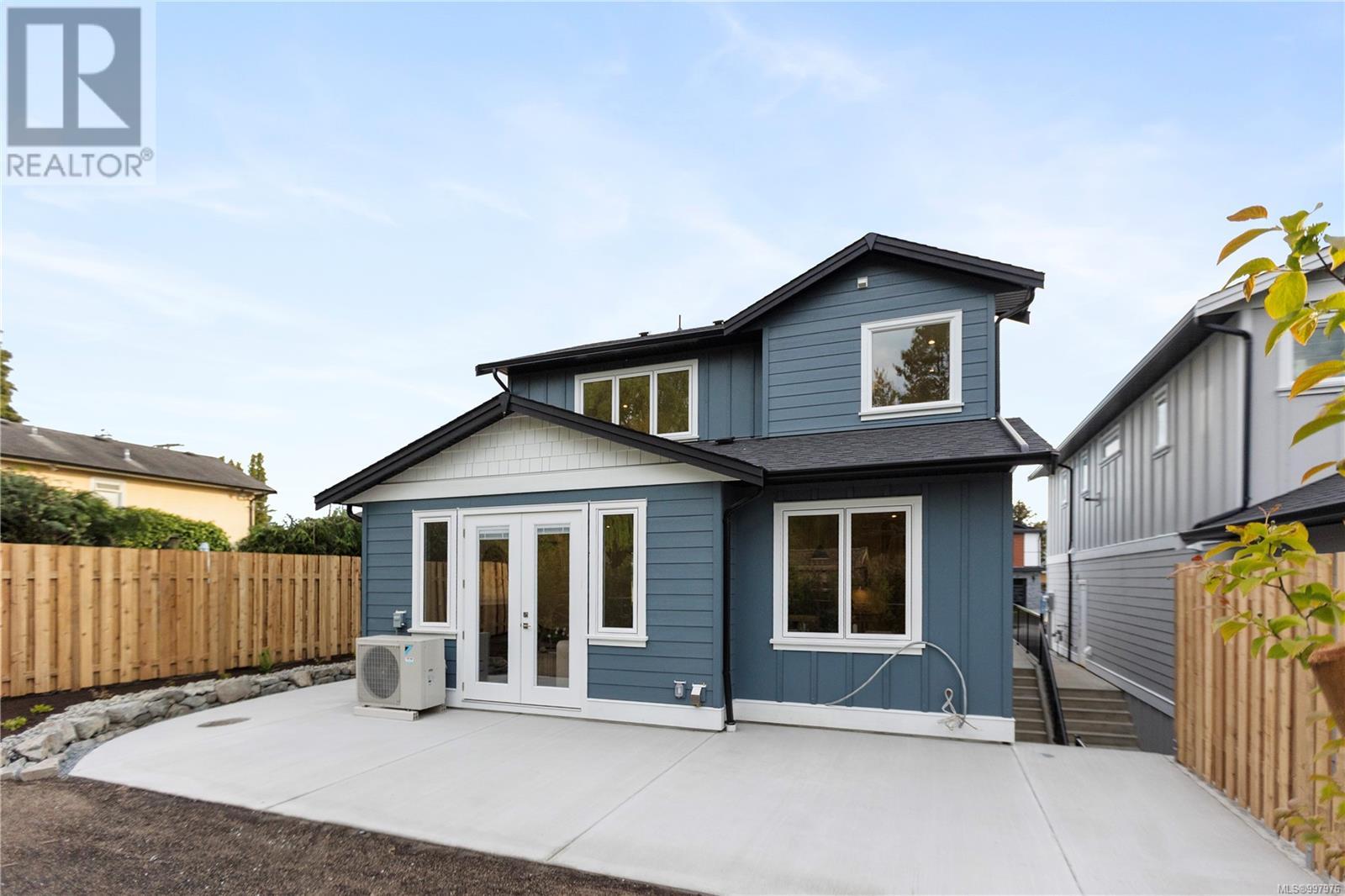 Photo 25 of 220 Kamloops Ave, Saanich BC
