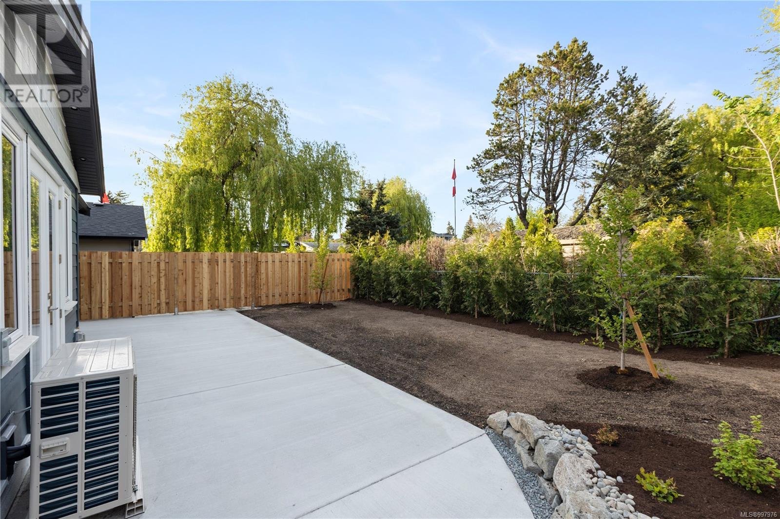 Photo 27 of 220 Kamloops Ave, Saanich BC