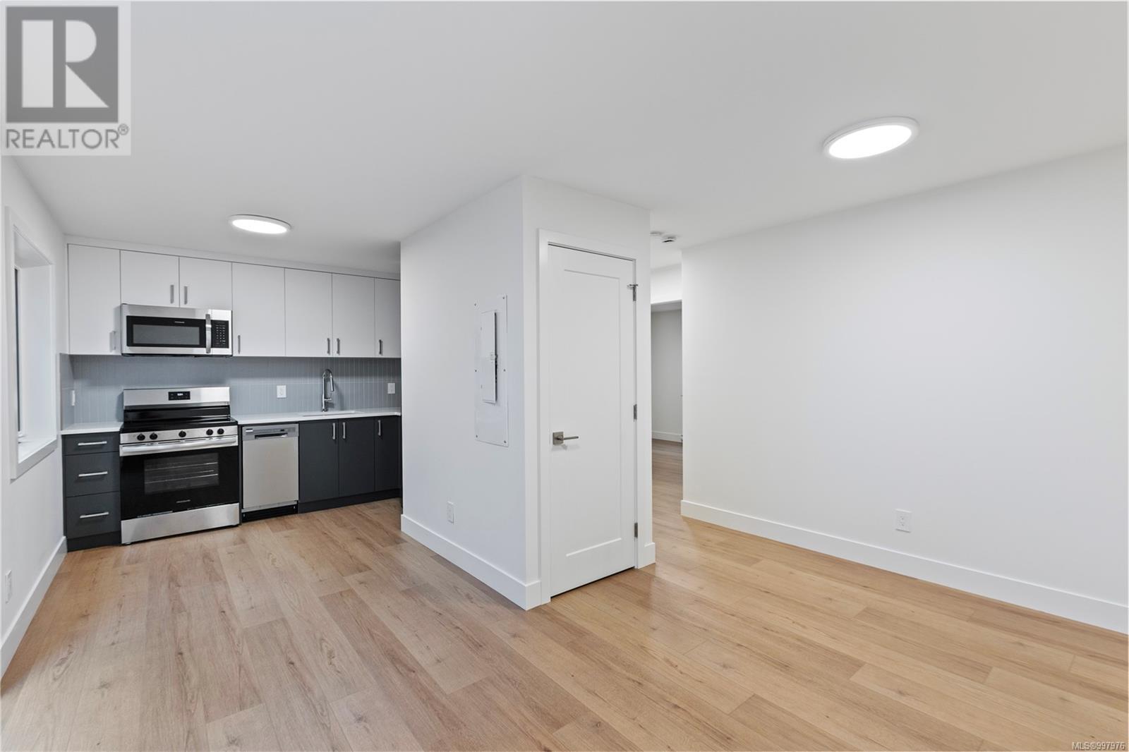 Photo 28 of 220 Kamloops Ave, Saanich BC