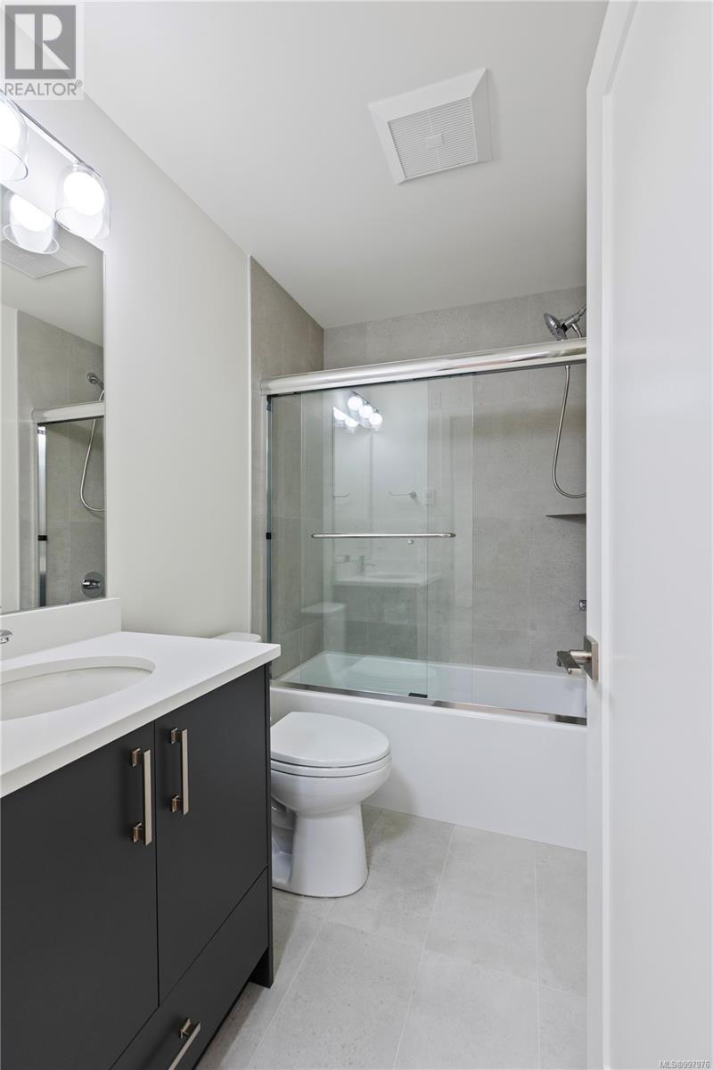 Photo 29 of 220 Kamloops Ave, Saanich BC
