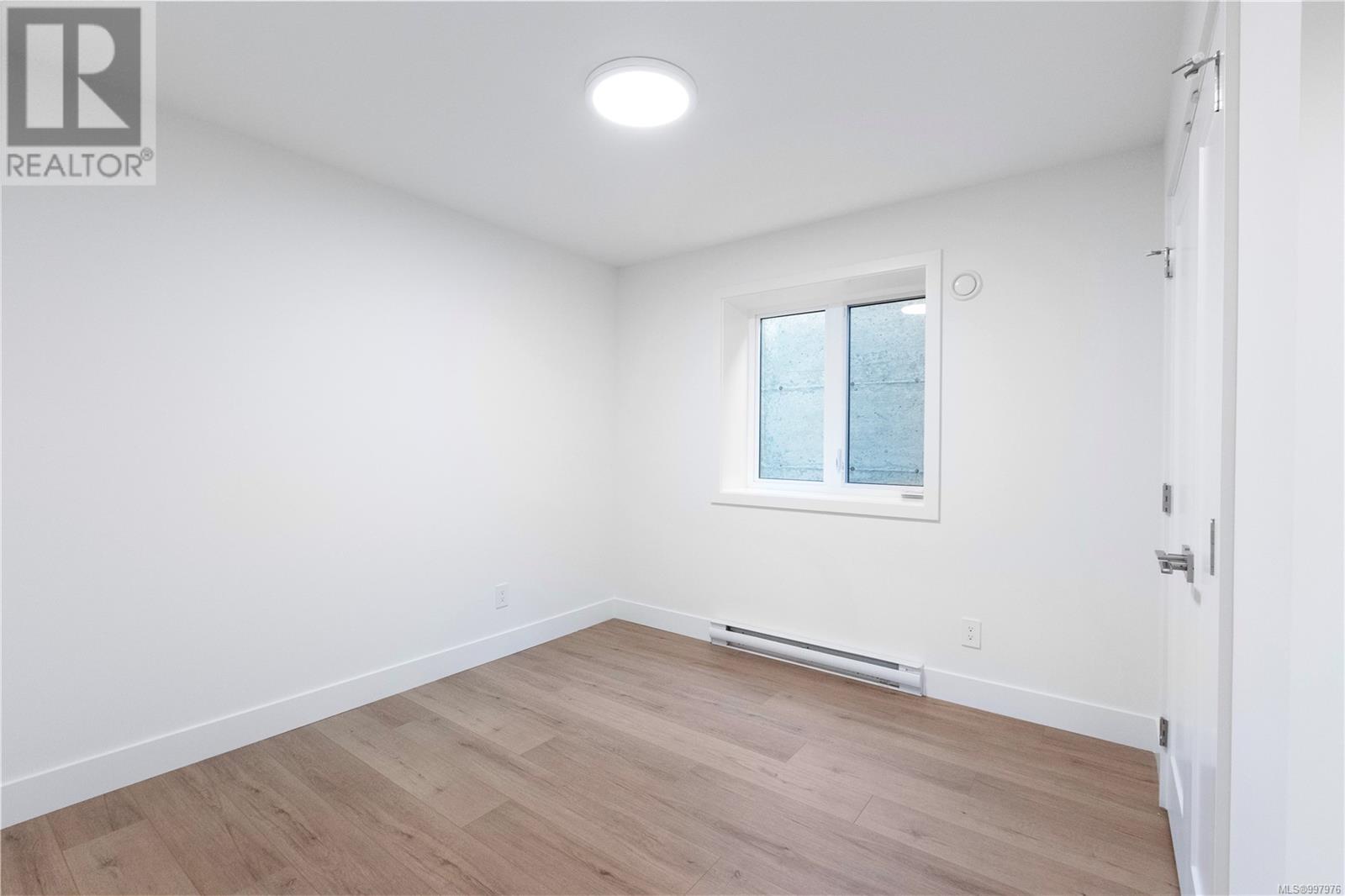 Photo 30 of 220 Kamloops Ave, Saanich BC