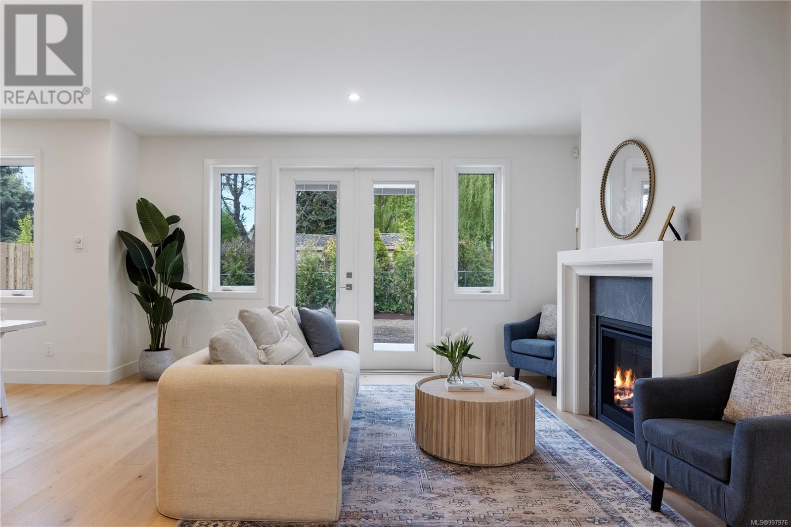Photo 6 of 220 Kamloops Ave, Saanich BC
