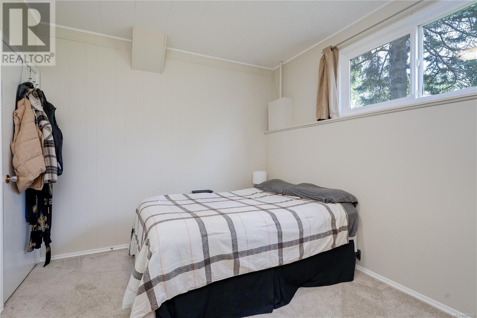 4032 McLellan St, Saanich