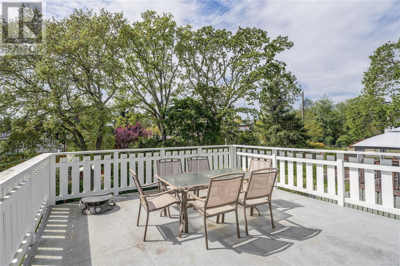 4032 McLellan St, Saanich