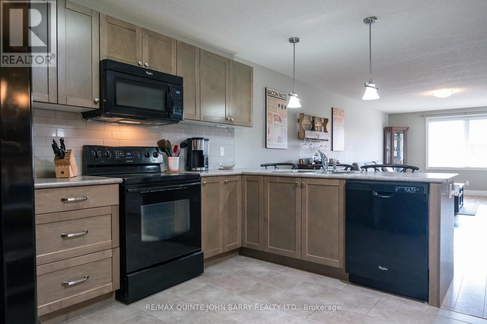 Photo 11 of 79 Cortland Crescent, Quinte West ON