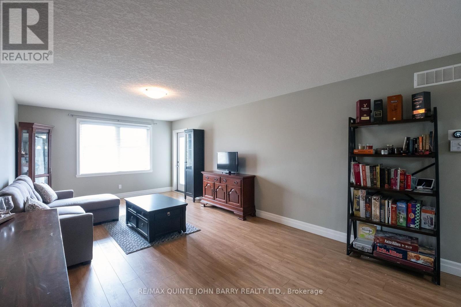 Photo 18 of 79 Cortland Crescent, Quinte West ON
