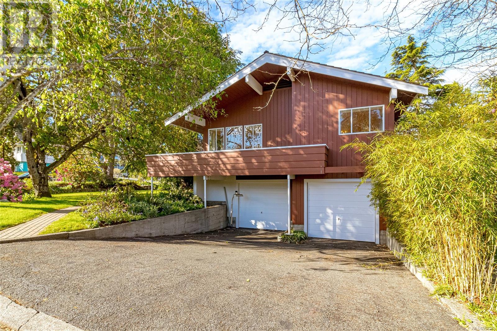 1601 Mileva Lane, Saanich