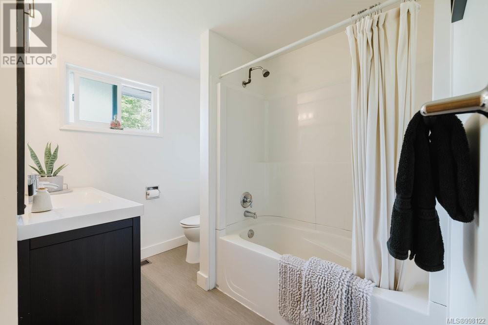 3810 Gordon Head Rd, Saanich