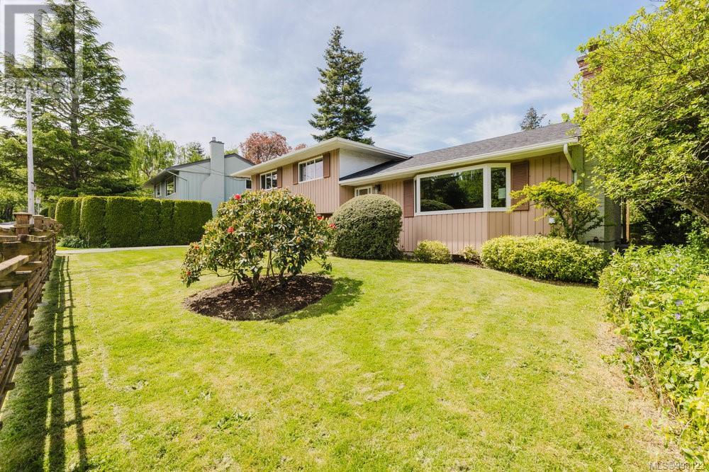 3810 Gordon Head Rd, Saanich