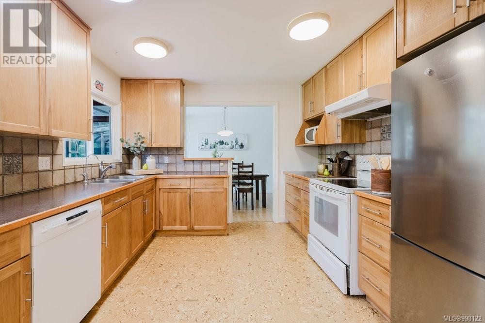 3810 Gordon Head Rd, Saanich