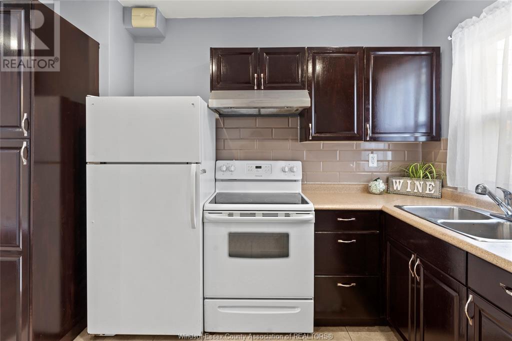Photo 10 of 1115 Highland Avenue, Windsor ON