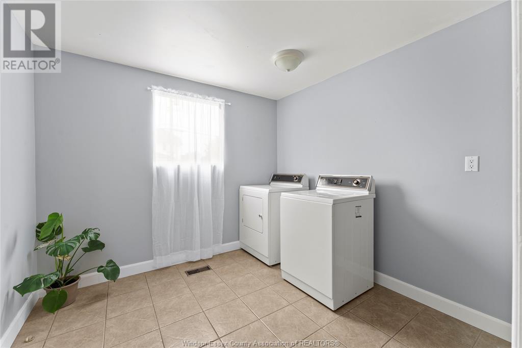 Photo 18 of 1115 Highland Avenue, Windsor ON