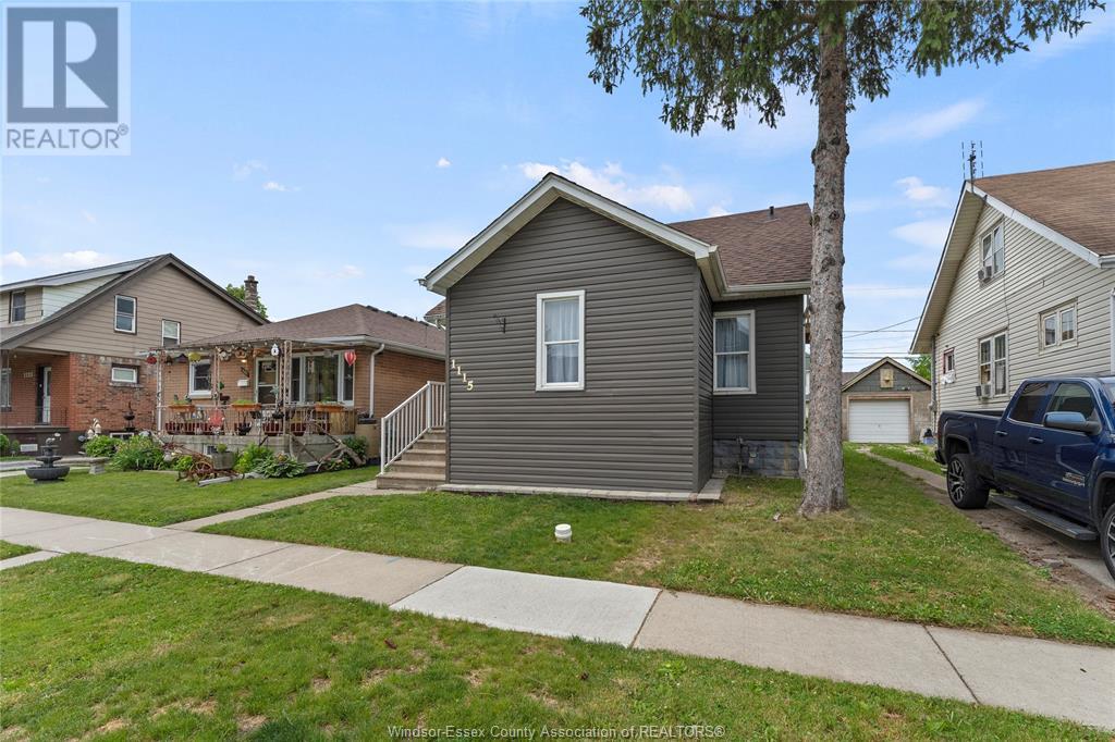 Photo 3 of 1115 Highland Avenue, Windsor ON