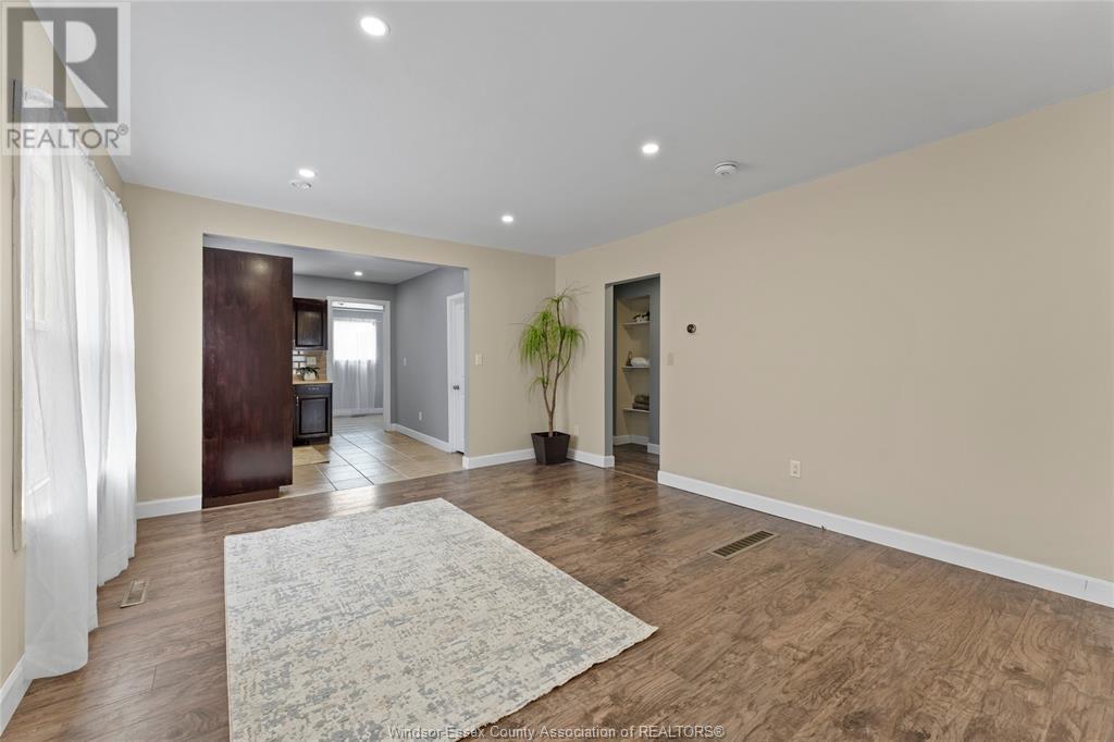 Photo 4 of 1115 Highland Avenue, Windsor ON