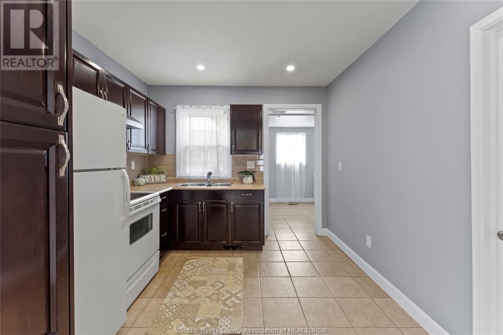 Photo 8 of 1115 Highland Avenue, Windsor ON