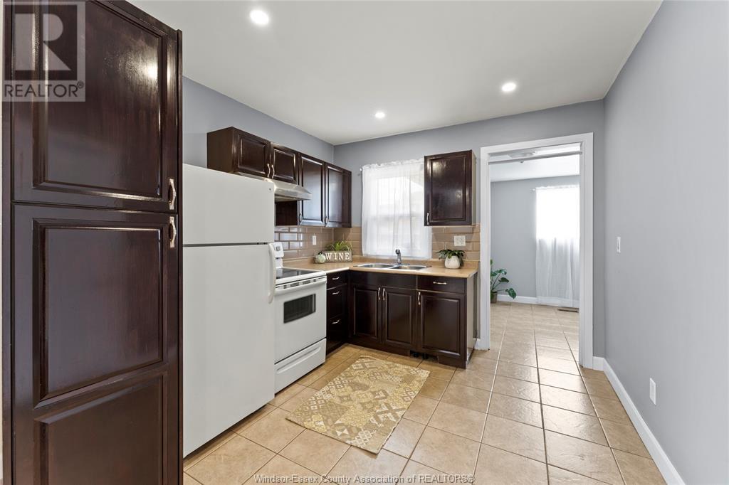 Photo 9 of 1115 Highland Avenue, Windsor ON