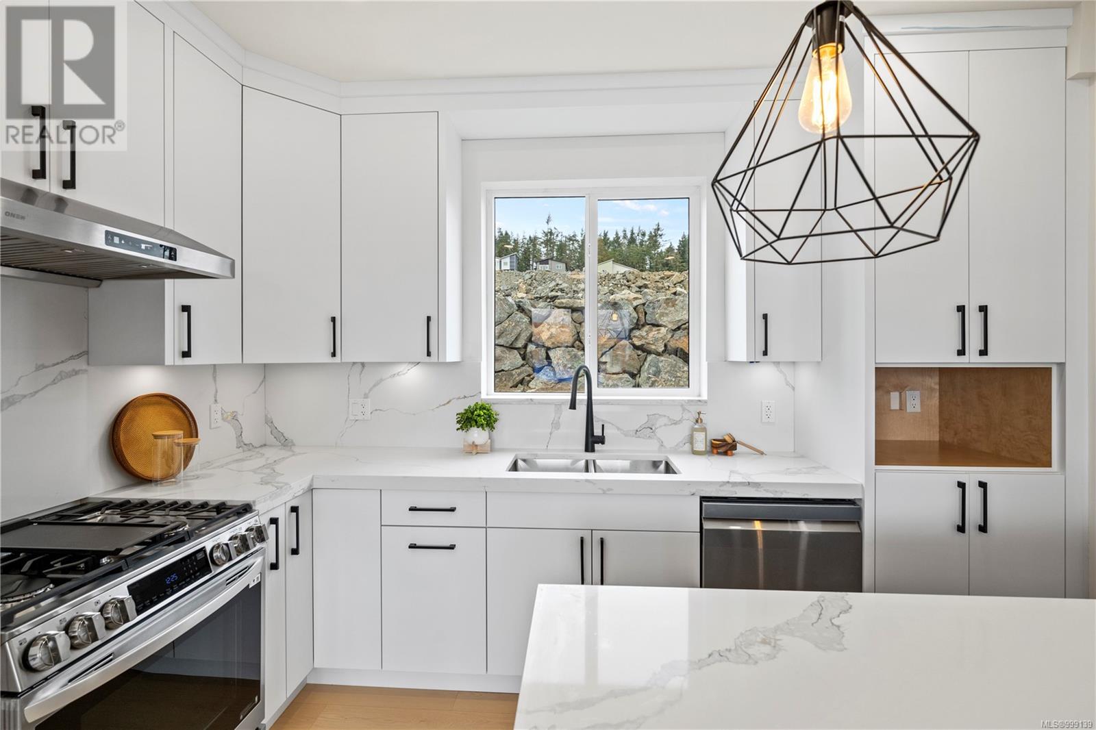 Photo 10 of 2306 Hudson Terr, Sooke BC